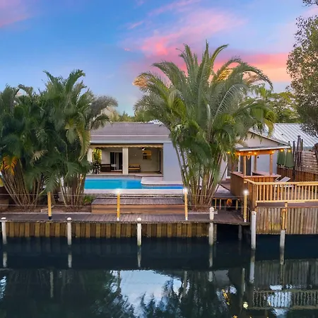 Waterfront House - Solar Heated Pool, Arcade Games Vila